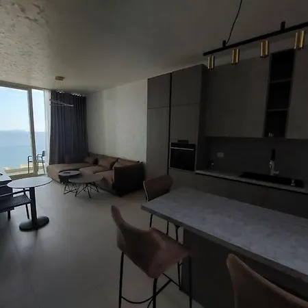 Apartment Four C 243-e Gc